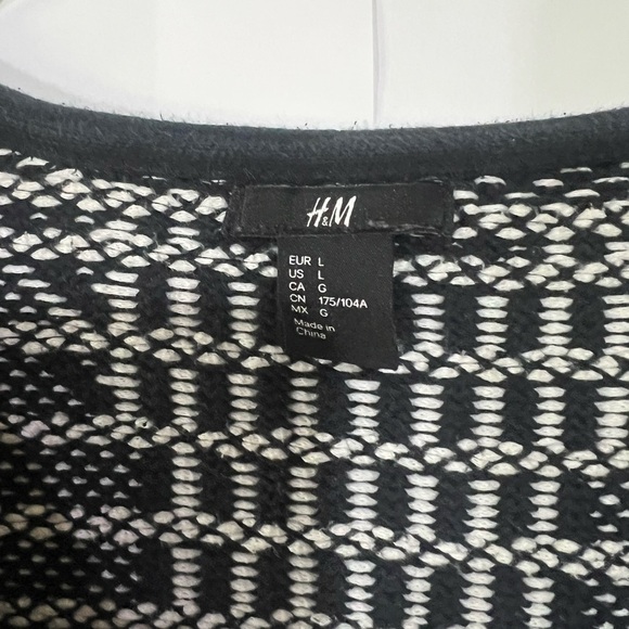 H&M Black and White Geometric Cardigan Sweater Size L - Picture 6 of 6